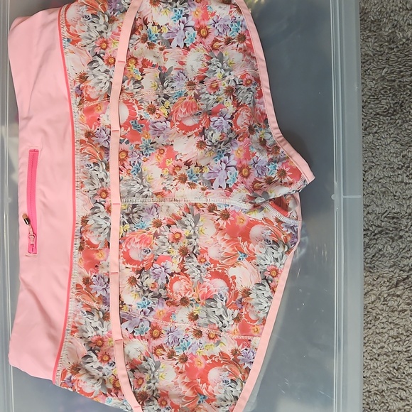 Lululemon Speed Shorts - Picture 2 of 10